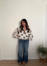 Load image into Gallery viewer, Cream &amp; Bow&#39;s Sherpa Sweater
