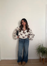 Load image into Gallery viewer, Cream &amp; Bow&#39;s Sherpa Sweater
